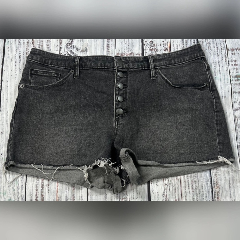 Universal Thread Black Shorts